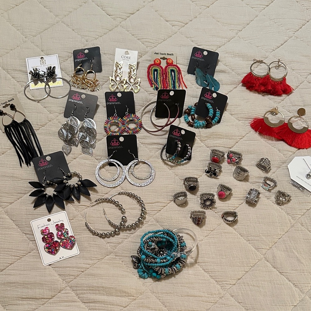 33 pcs of jewelry total!!